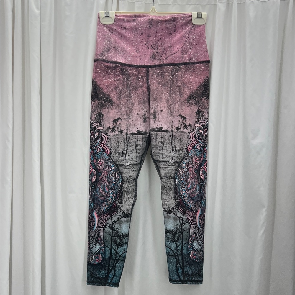 Evolution and Creation Pink Gray Cropped Leggings Southwestern Design Activewear